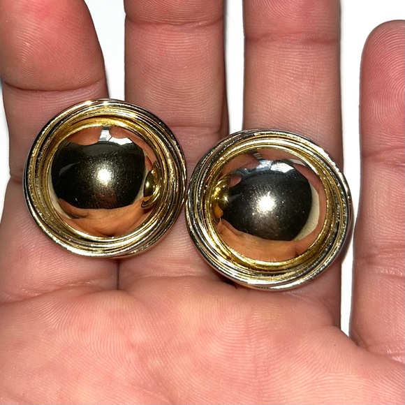 Vintage Boutique Gold ball knot stud earrings - Picture 11 of 16